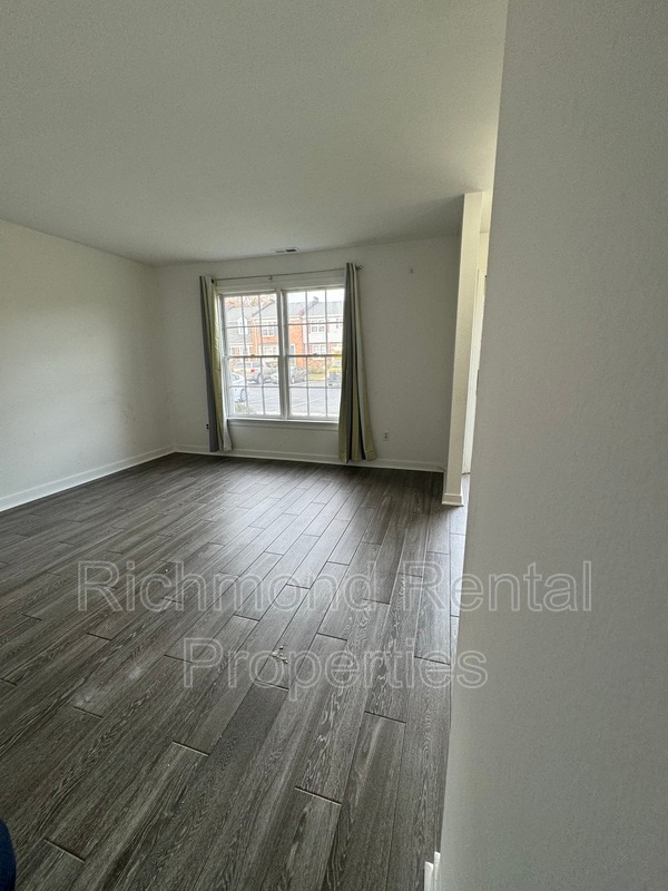 Building Photo - 2241 Kingsbrook Dr