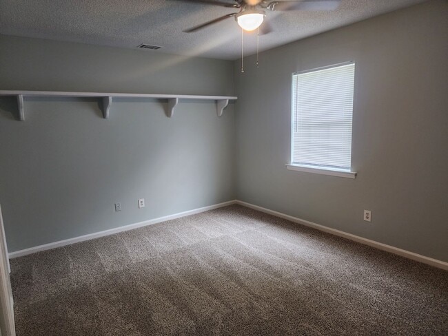 Building Photo - 2bd/2ba Townhome in Georgetown with walk i...