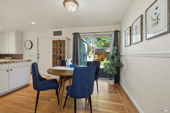 Building Photo - 2410 Mendota Way