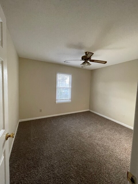 Building Photo - 4028 Iron Horse Rd