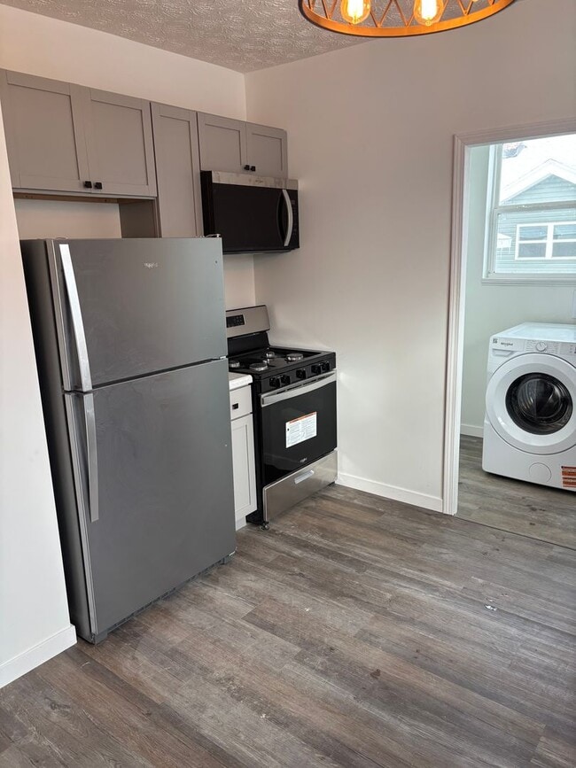 Building Photo - New Glory