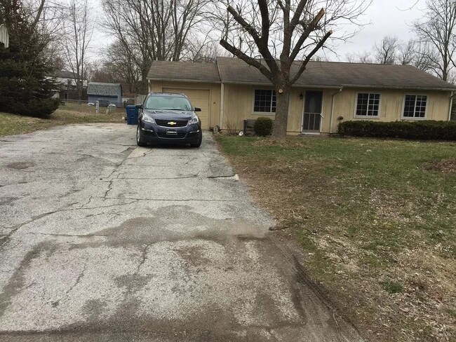 Building Photo - 1030 W County Line Rd