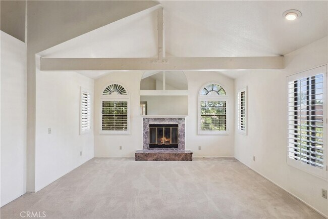 Building Photo - 2655 Victoria Park Dr