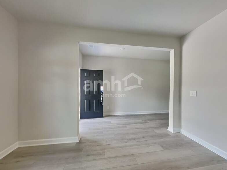 Building Photo - 305 Granby Trl