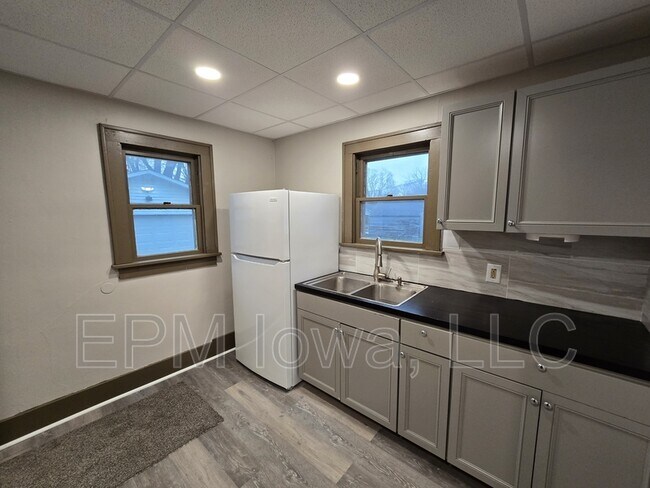 Building Photo - 115 Summit Ave