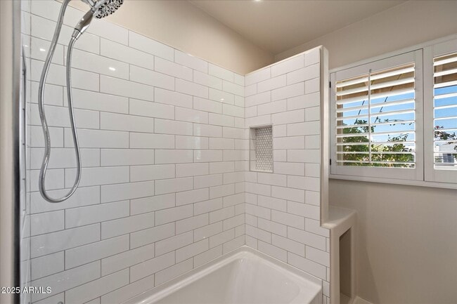 Building Photo - 5019 E Rovey Ave