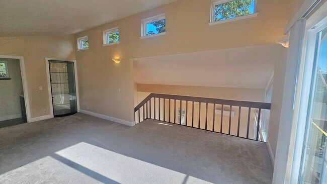 Building Photo - Mercer Island gem - 4 BD 2.5 Ba in Beautiful Mercer Island with new heat pump installed