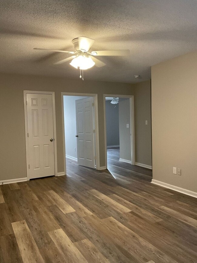 Building Photo - Available Now !! Two bedroom one bath apartment in Gastonia!