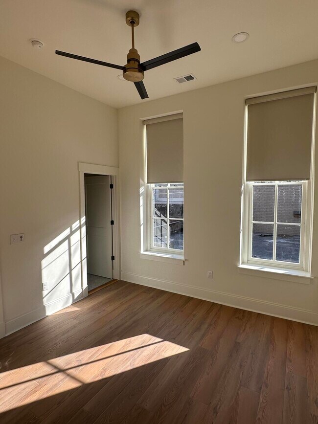 Building Photo - 307 W Main St