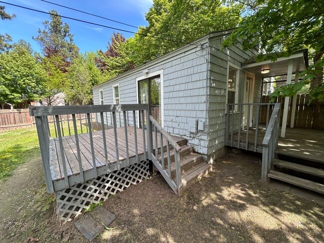Building Photo - Cute 3 Bed, 1 Bath Home in Sunset Hill!