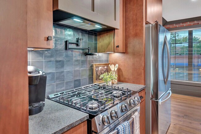 Building Photo - 1701 Portland Ave