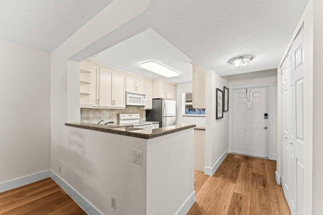 Building Photo - 2905 SW 22nd Ave