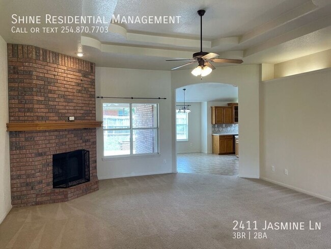 Building Photo - 2411 Jasmine Ln