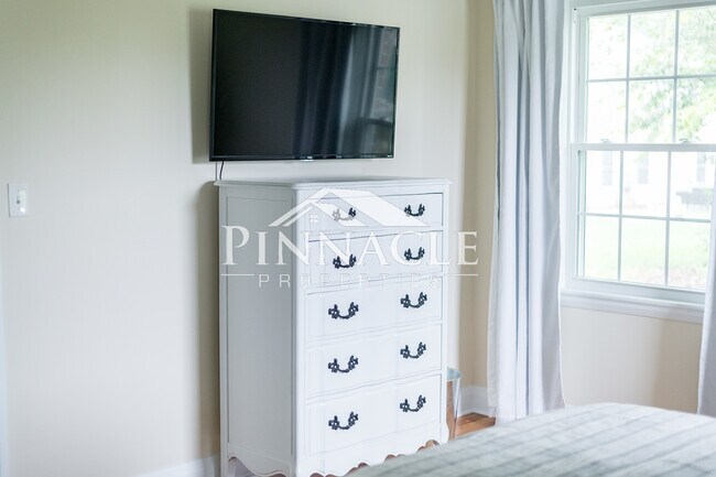 Bedroom 3 - 126 Tomahawk Industrial Park