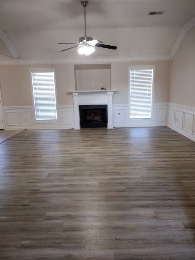Great Room - 115 Romie Dr