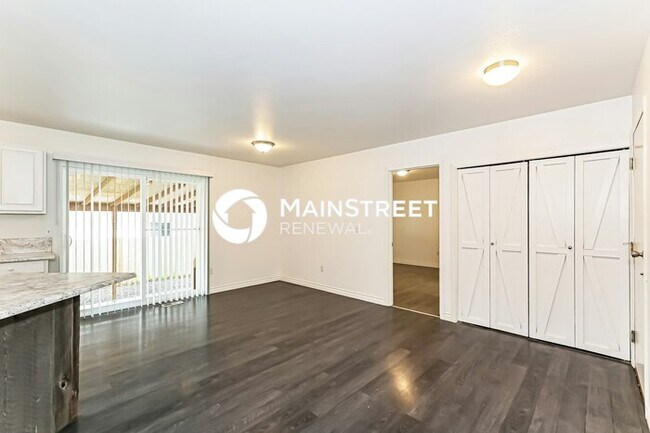Building Photo - 3 Bedroom Pet-Friendly Home in PUYALLUP, WA with Main Street Renewal