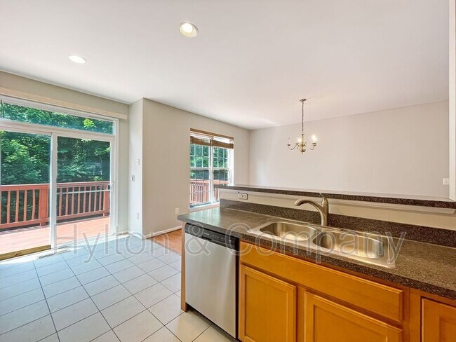 Building Photo - 15716 Palermo Terrace