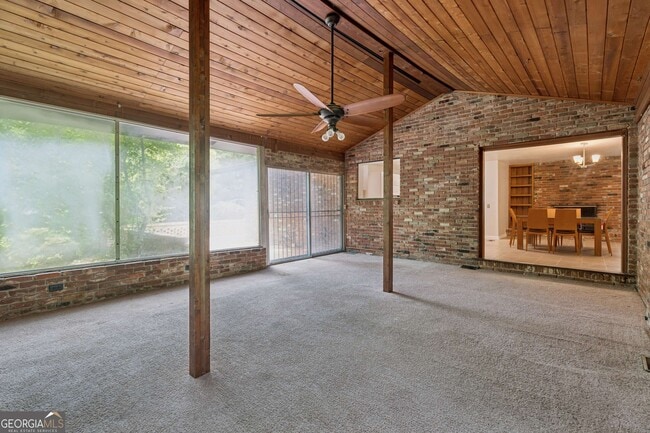Building Photo - 3543 Cloudland Dr