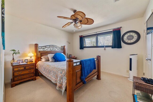 Building Photo - 604 Rolling Green Dr