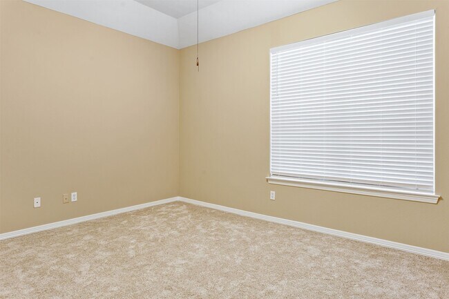 Building Photo - 18714 Aquatic Dr