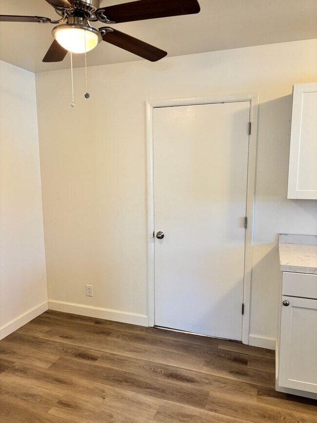 Building Photo - 840