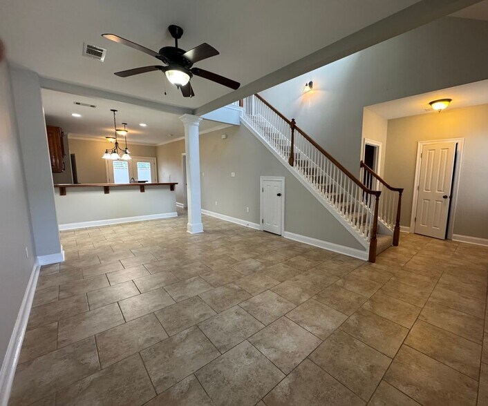 Building Photo - 12223 Village Maison Dr