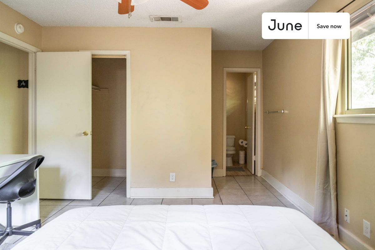 Building Photo - 9104 Quail Creek Dr