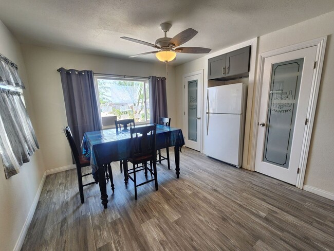 Building Photo - Move in Ready!! 3 Bedroom/2 bathroom