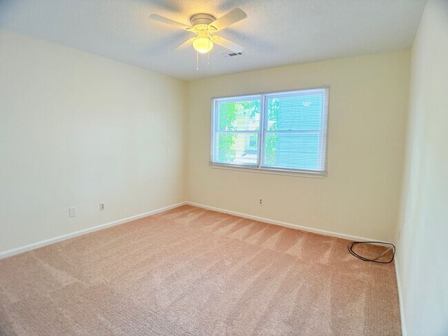 Building Photo - 39 W Wainwright Dr