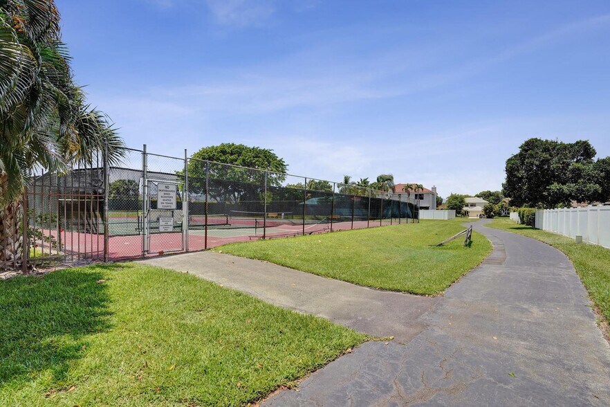 Building Photo - 6817 Barnwell Dr