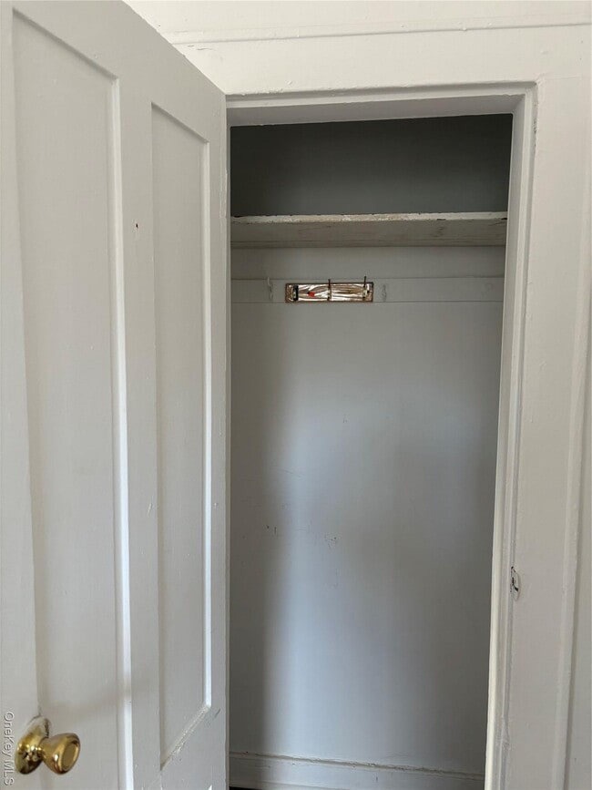 Building Photo - 3141 Kingsbridge Terrace