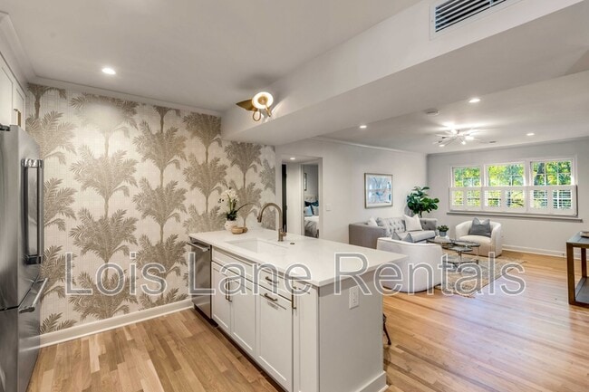 Building Photo - 7 Logan St