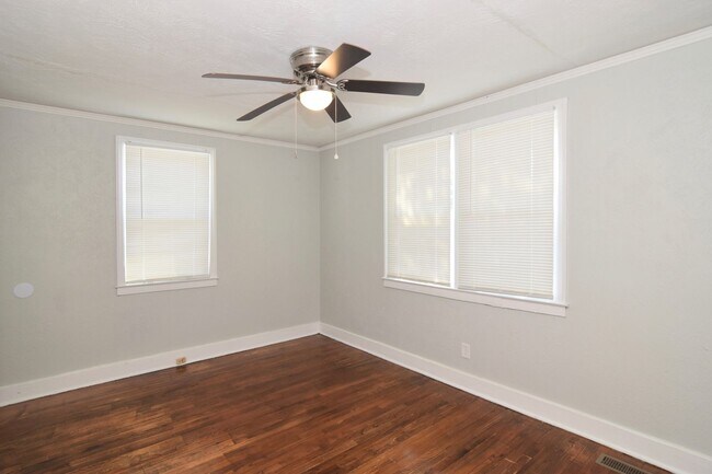 Building Photo - Modern Comfort with Timeless Cozy Charm and a fenced-in yard!