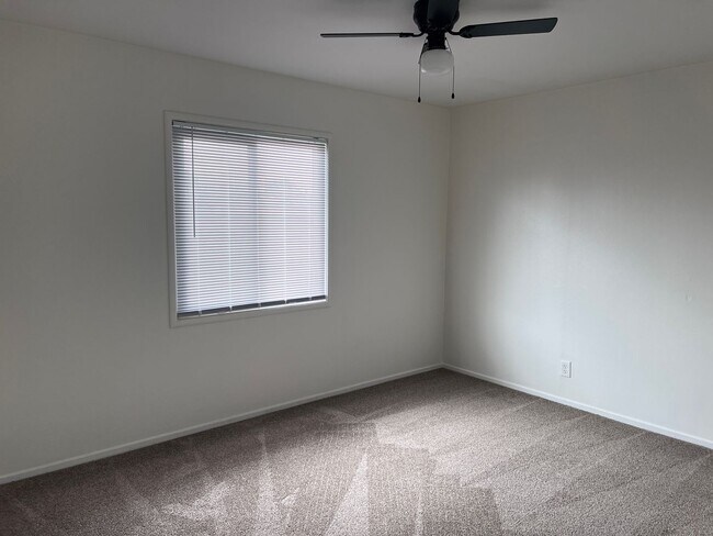 Building Photo - 3bd/1ba SFH WITH LARGE FENCED YARD, 2 CAR GARAGE, IN DESIRABLE NEIGHBORHOOD!!!