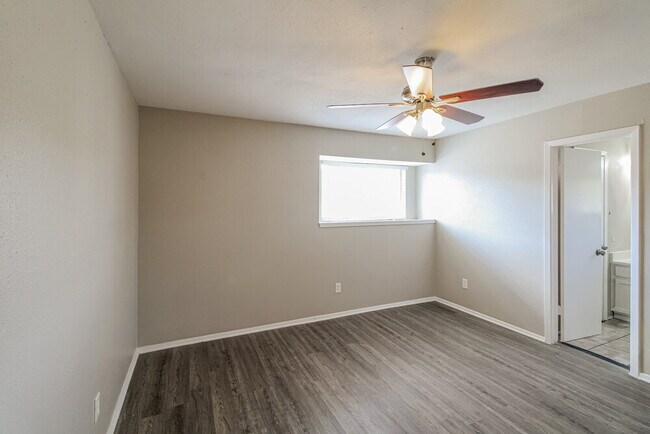 Building Photo - 7615 Alegria Dr