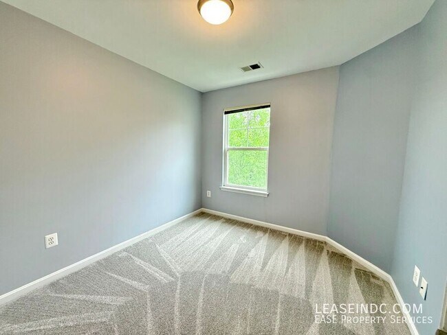 Building Photo - 424 Ava Way NE