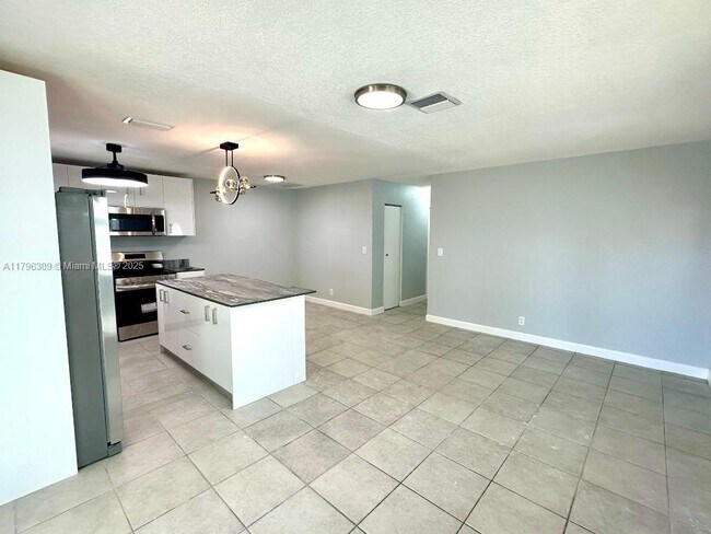 Building Photo - 5160 SW 26th Ave