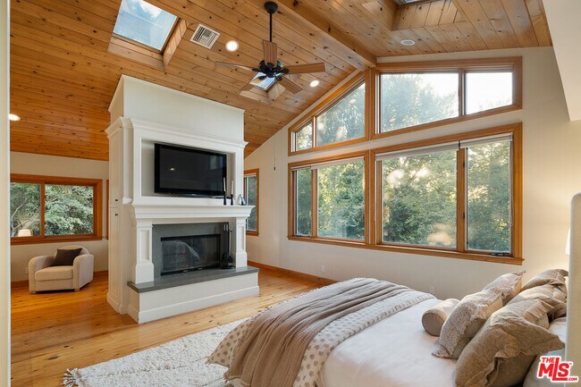 Building Photo - 7972 Mulholland Dr