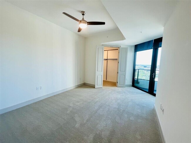 Building Photo - 1770 S Post Oak Ln