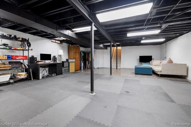 Building Photo - 14311 Fairway St