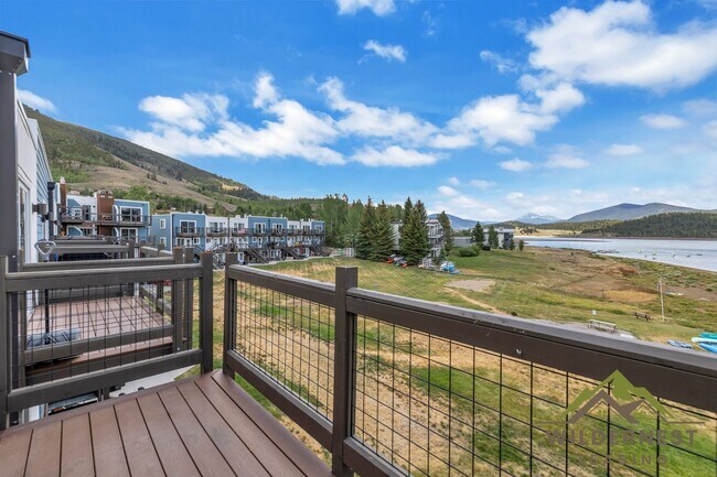 Building Photo - Yacht Club Condo - LAKE VIEWS-Great 3 Bedroom/2 Bath Unit w/Lake Access