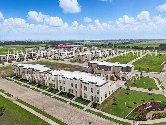 Building Photo - 2867 Amelia Ln