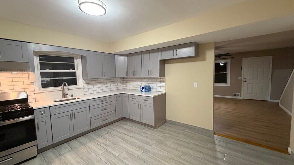 Building Photo - 534 Voorhees Ave