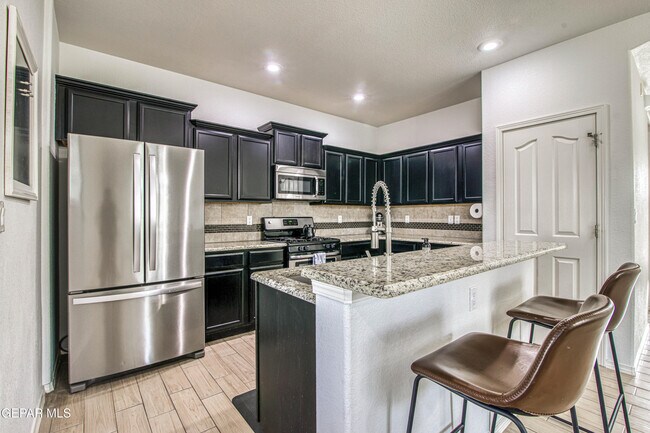 Building Photo - 7517 Red Cedar Dr