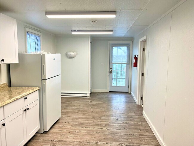 Building Photo - ****Warwick/Oakland Beach – Waterfront Single Family Home - $1,750****