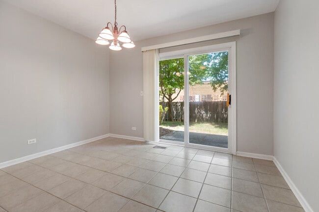 Building Photo - 1127 Orleans Dr
