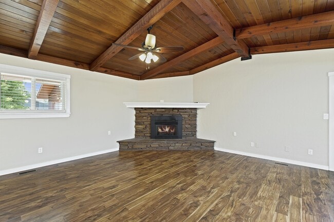 Building Photo - 1228 W 11th St