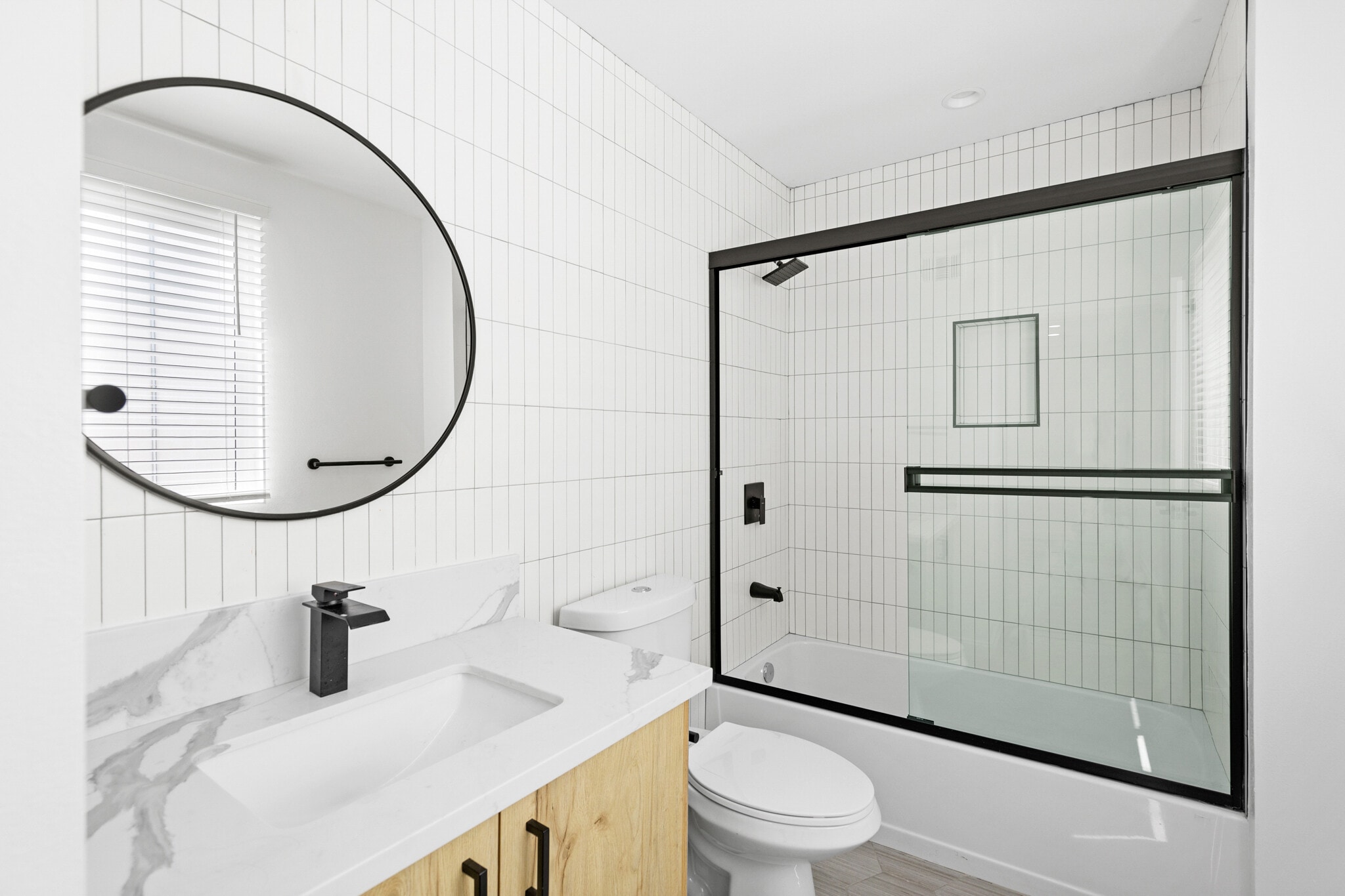 Building Photo - 1416 S Orange Dr