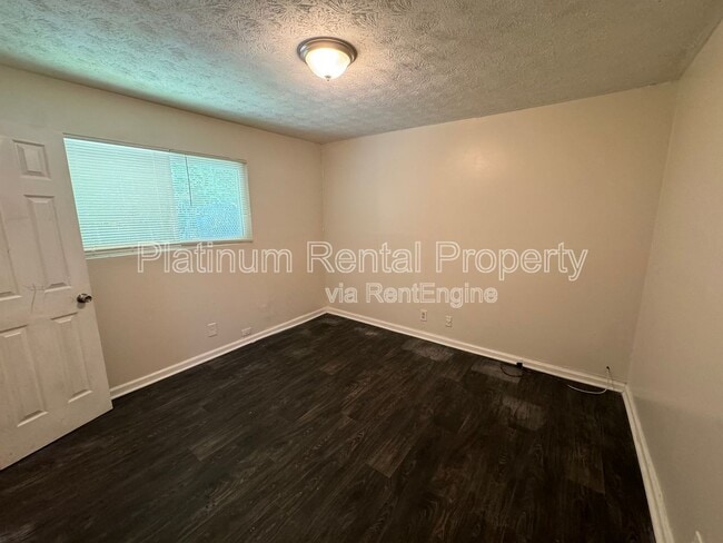 Building Photo - 541 Springwood Dr
