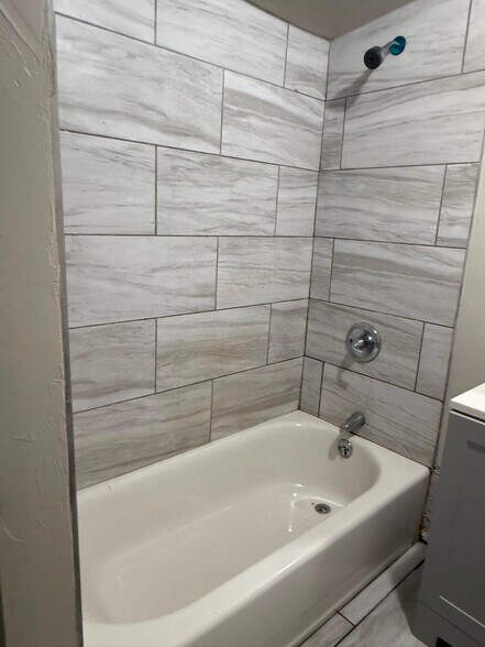 Building Photo - 105 SW 43rd St